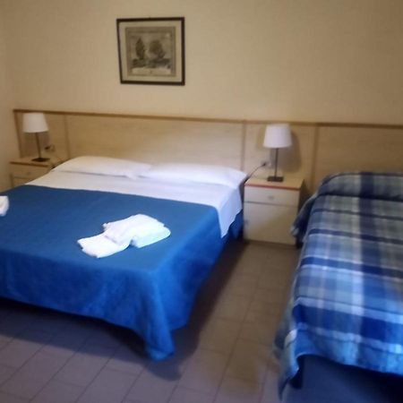 Hotel Lupo Di Mare Marina di Castagneto Carducci Bagian luar foto