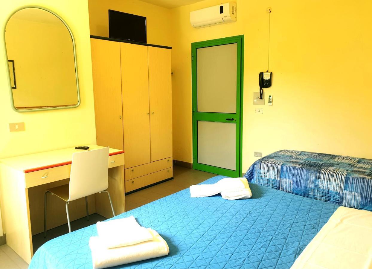 Hotel Lupo Di Mare Marina di Castagneto Carducci Bagian luar foto