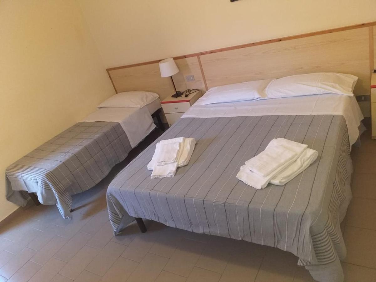 Hotel Lupo Di Mare Marina di Castagneto Carducci Bagian luar foto